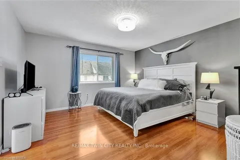 220 Blackburn Dr, Brantford, ON N3T 0C6