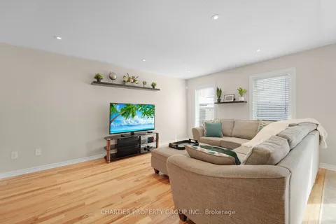 450 Meadowhawk Cres, Barrhaven, ON K2J 5W8