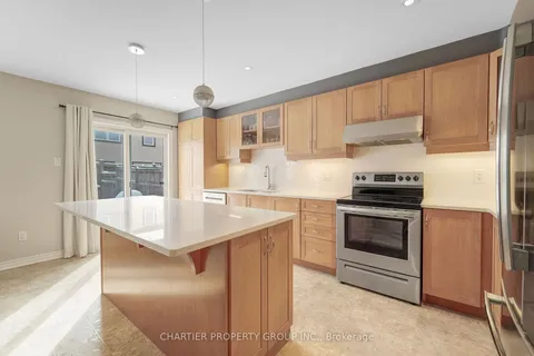 450 Meadowhawk Cres, Barrhaven, ON K2J 5W8