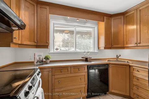 876 Chapman Blvd, Elmvale Acres and Area, ON K1G 1V2