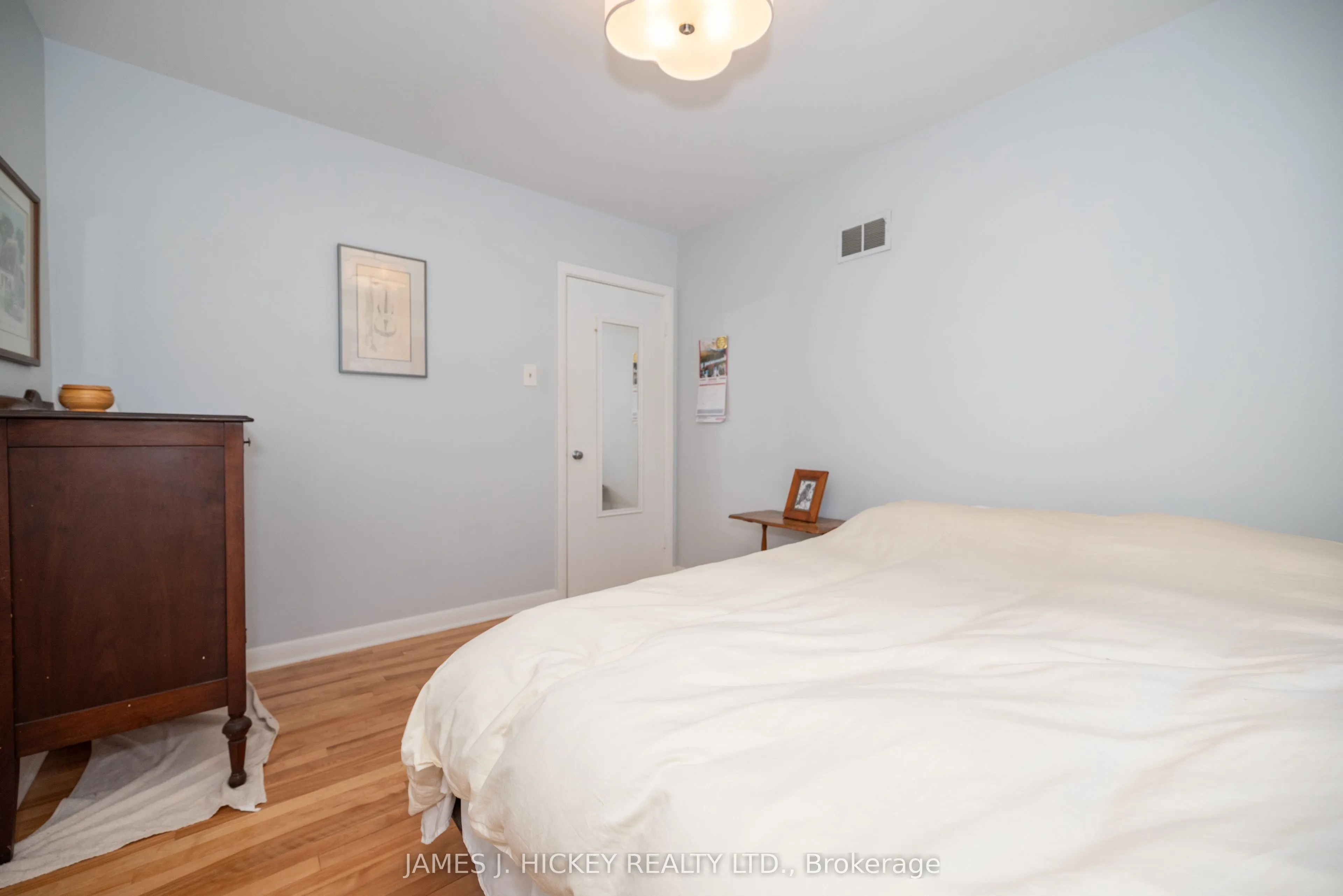 8 Tweedsmuir Place, Deep River, ON K0J 1P0