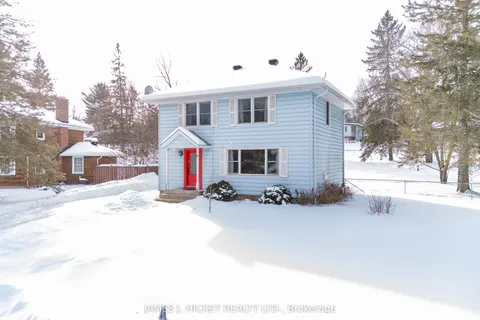 8 Tweedsmuir Place, Deep River, ON K0J 1P0
