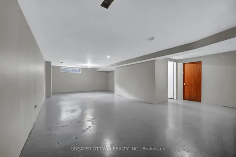 15 Rutherford Crescent, Kanata, ON K2K 1N1