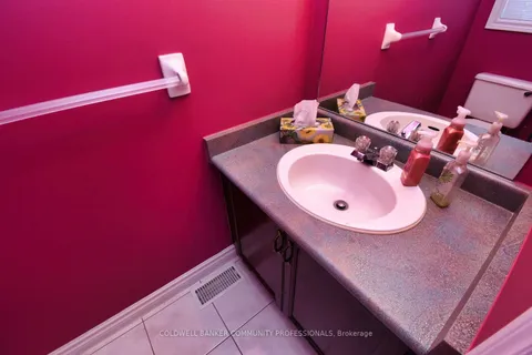151 Dicenzo Drive, Hamilton, ON L9B 2K8