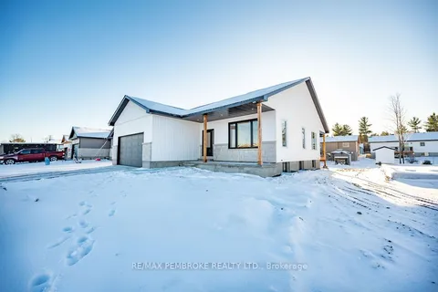 16 Durant Street, Petawawa, ON K8H 0H3