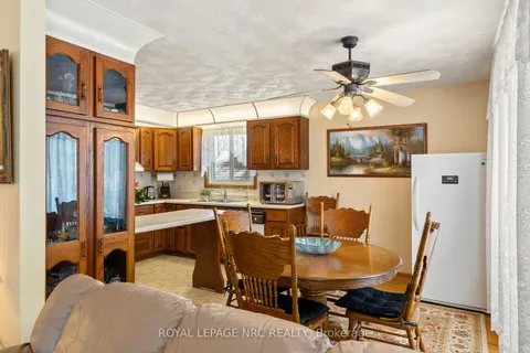 19 Ursula Ave, St. Catharines, ON L2T 1S9