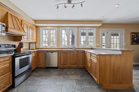 539 Metcalfe St, Strathroy-Caradoc, ON N7G 1R1