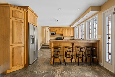 539 Metcalfe St, Strathroy-Caradoc, ON N7G 1R1