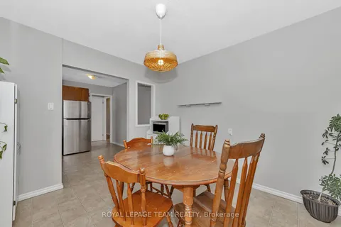 26 Cockburn St, Stittsville - Munster - Richmond, ON K0A 2Z0