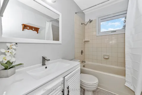 26 Cockburn St, Stittsville - Munster - Richmond, ON K0A 2Z0