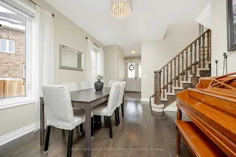 104 Narbonne Cres, Hamilton, ON L8J 0J6