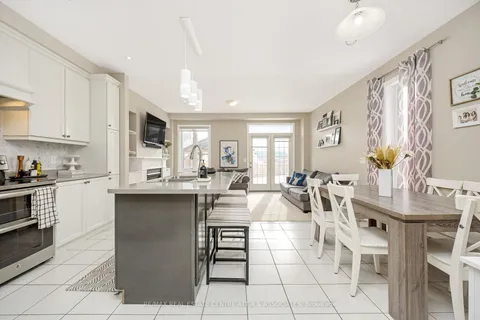 104 Narbonne Cres, Hamilton, ON L8J 0J6