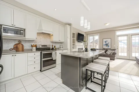 104 Narbonne Cres, Hamilton, ON L8J 0J6
