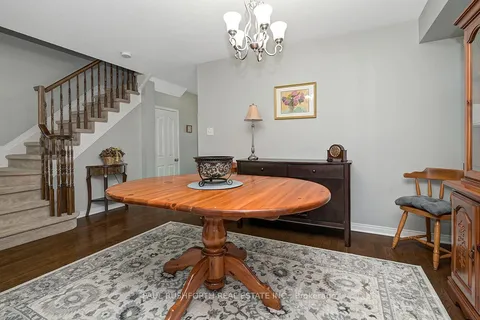 654 Kilbirnie Dr, Barrhaven, ON K2J 0G8