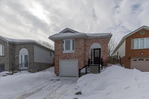17 Westmeadow Dr, Kitchener, ON N2N 3J8