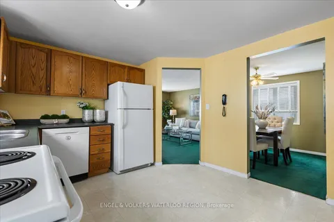 17 Westmeadow Dr, Kitchener, ON N2N 3J8