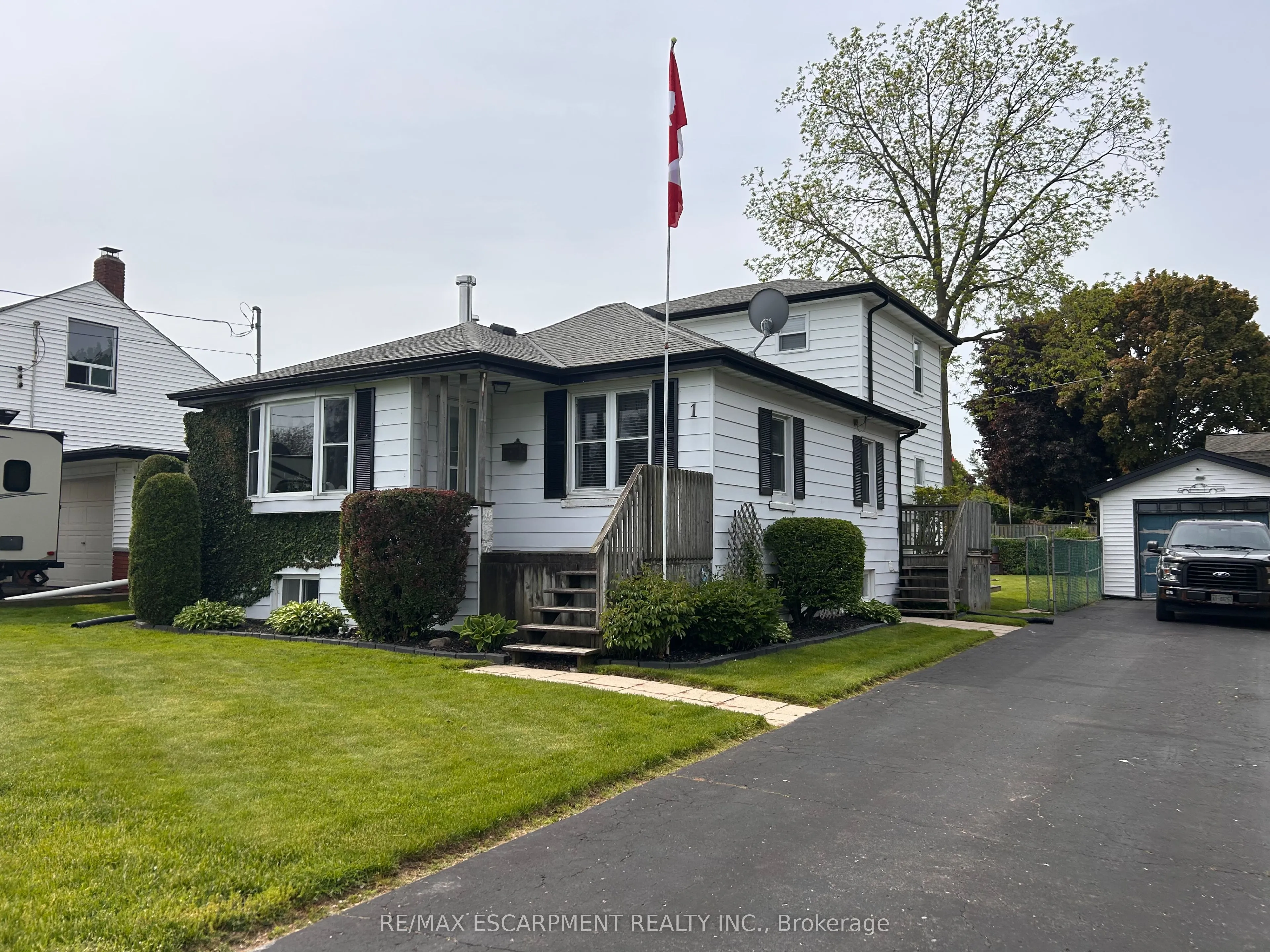 1 Tupper Boulevard, Grimsby, ON L3M 2G1