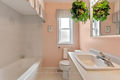 1 Tupper Boulevard, Grimsby, ON L3M 2G1