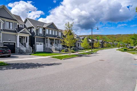 142 yellow birch Crescent, Blue Mountains, ON L9Y 0R4
