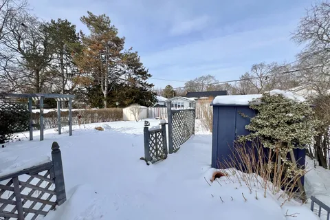 60 Macdonald Gdns, Belleville, ON K8N 1H7
