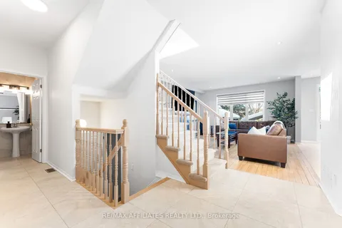 66 Glen Meadows Circ, Kanata, ON K2M 2W8