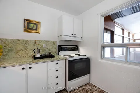 3 Barlyn Ave, Cityview - Parkwoods Hills - Rideau Shore, ON K2E 5C9