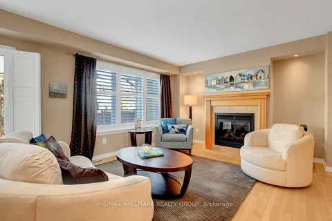 621 Braecreek Ave, Kanata, ON K2W 0B4