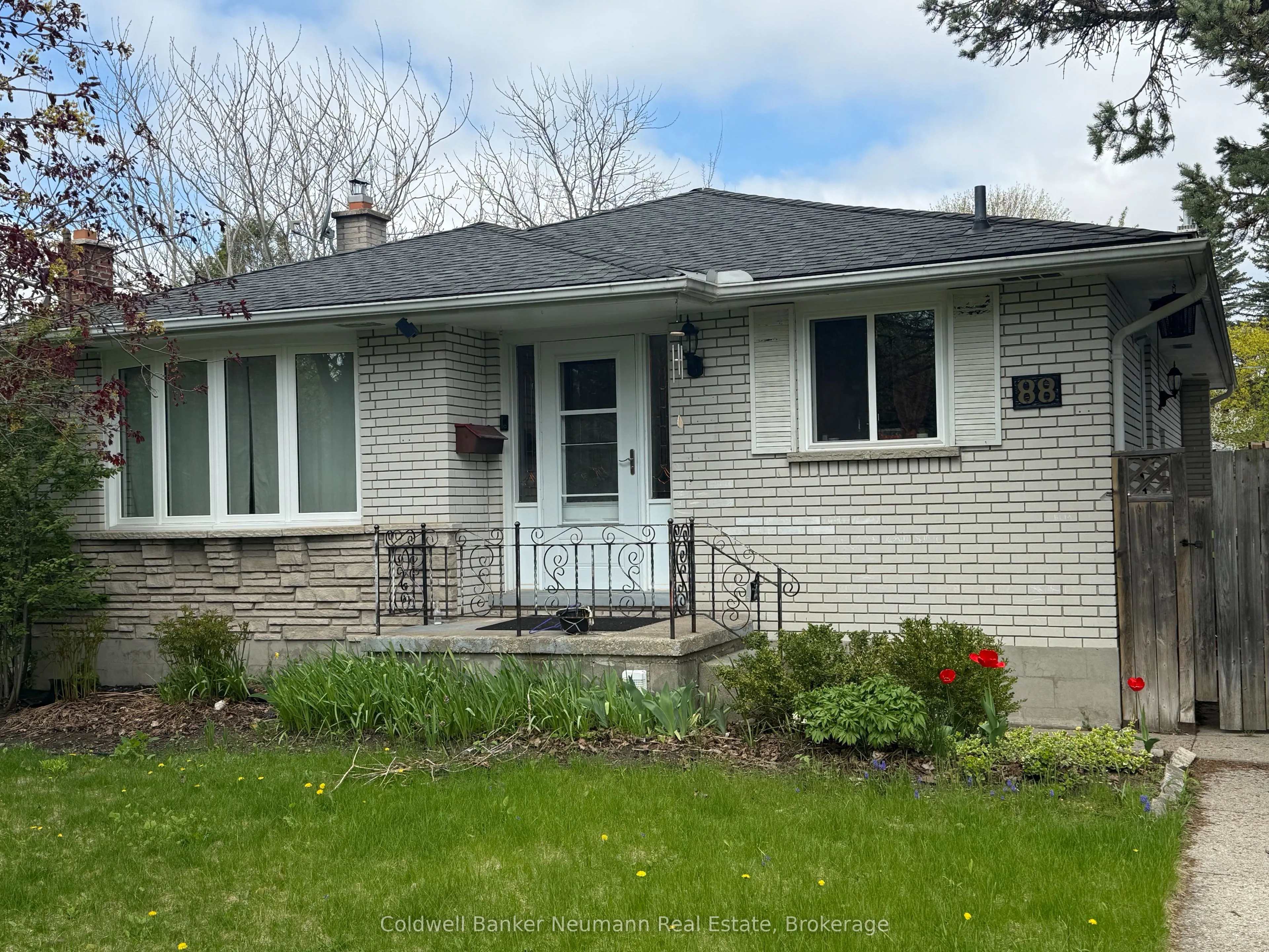88 Glenburnie Drive, Guelph, ON N1E 4C6