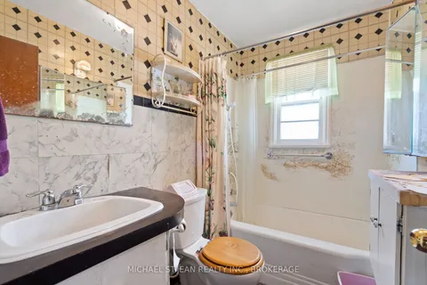 431 Maple Ave, Grimsby, ON L3M 3C1