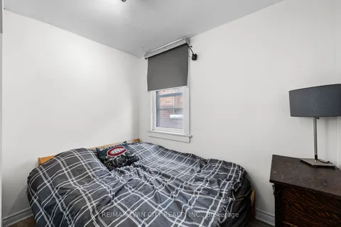 727 Tate Ave, Hamilton, ON L8H 6L8