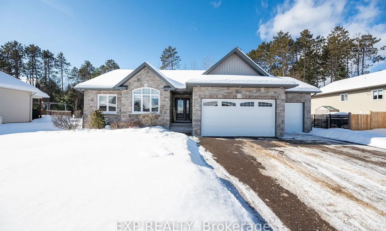 44 Bedard Blvd, Petawawa, ON K8H 0B7