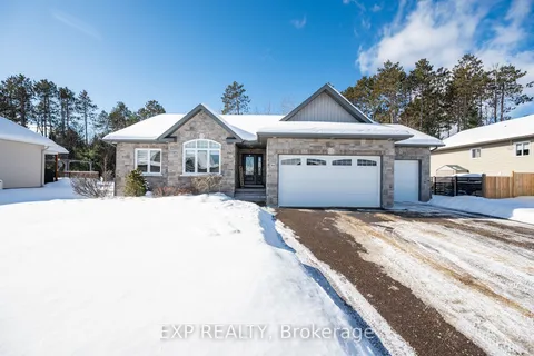 44 Bedard Blvd, Petawawa, ON K8H 0B7