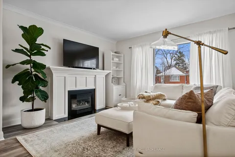 178 Helen St, Kingston, ON K7L 4P4