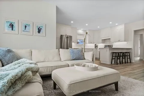 178 Helen St, Kingston, ON K7L 4P4