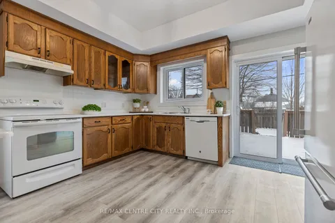 82 Manitoba St, St. Thomas, ON N5P 3A4