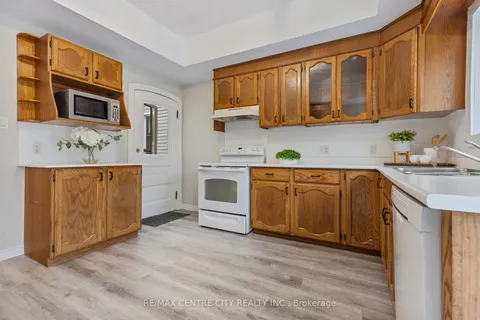 82 Manitoba St, St. Thomas, ON N5P 3A4