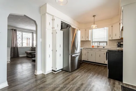 103 Stewartdale Ave, Hamilton, ON L8K 4P4