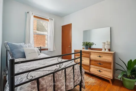 240 Cloverdale Ave, Hamilton, ON L9K 4M6