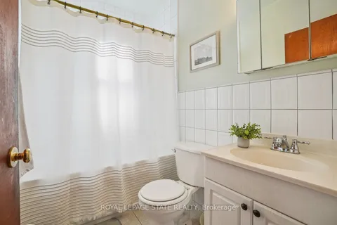 240 Cloverdale Ave, Hamilton, ON L9K 4M6