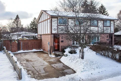 515 Barker St, London, ON N5Y 4Y2