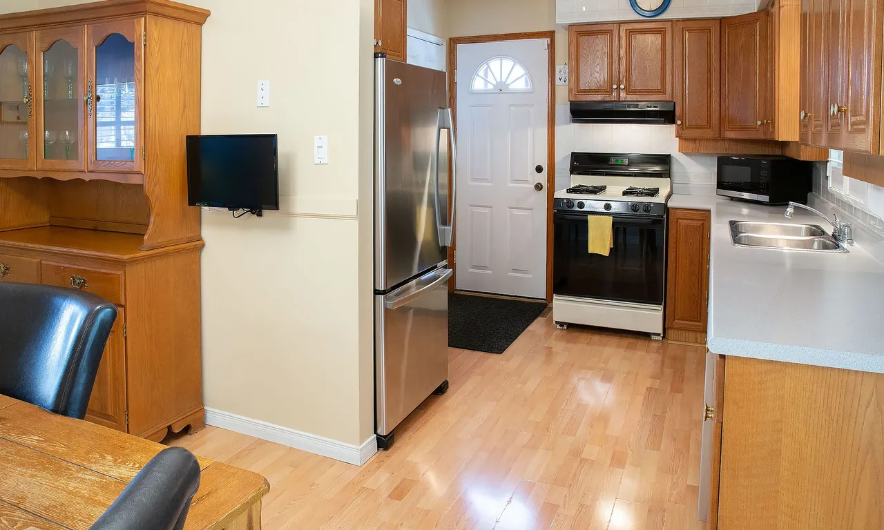 Semi-Detached interior view at 515 Barker St London
