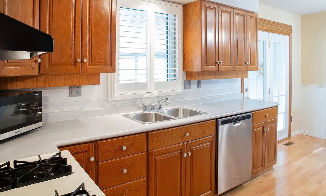 Semi-Detached kitchen at 515 Barker St London