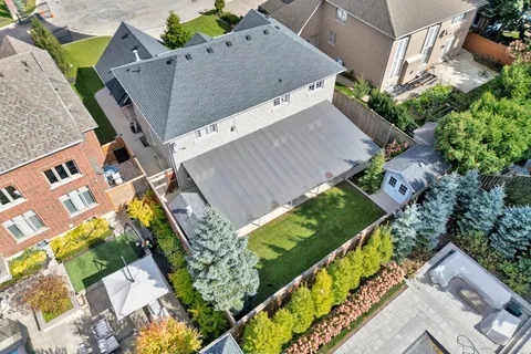 636 Greenravine Drive, Hamilton, ON L9G 3W2