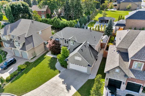 636 Greenravine Drive, Hamilton, ON L9G 3W2