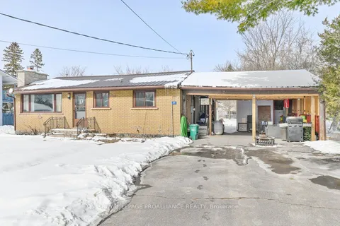 17 Quinte Rd, Quinte West, ON K8V 5P5