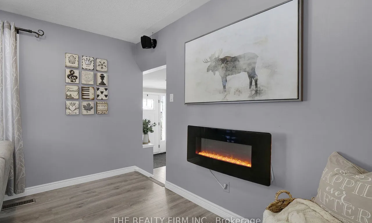 Detached interior view at 101 Sandalwood Cres London