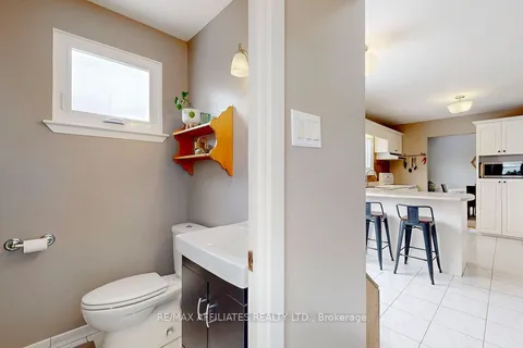 23 Burnview Cres, Blackburn Hamlet, ON K1B 3J2