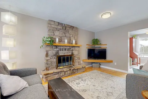 23 Burnview Cres, Blackburn Hamlet, ON K1B 3J2