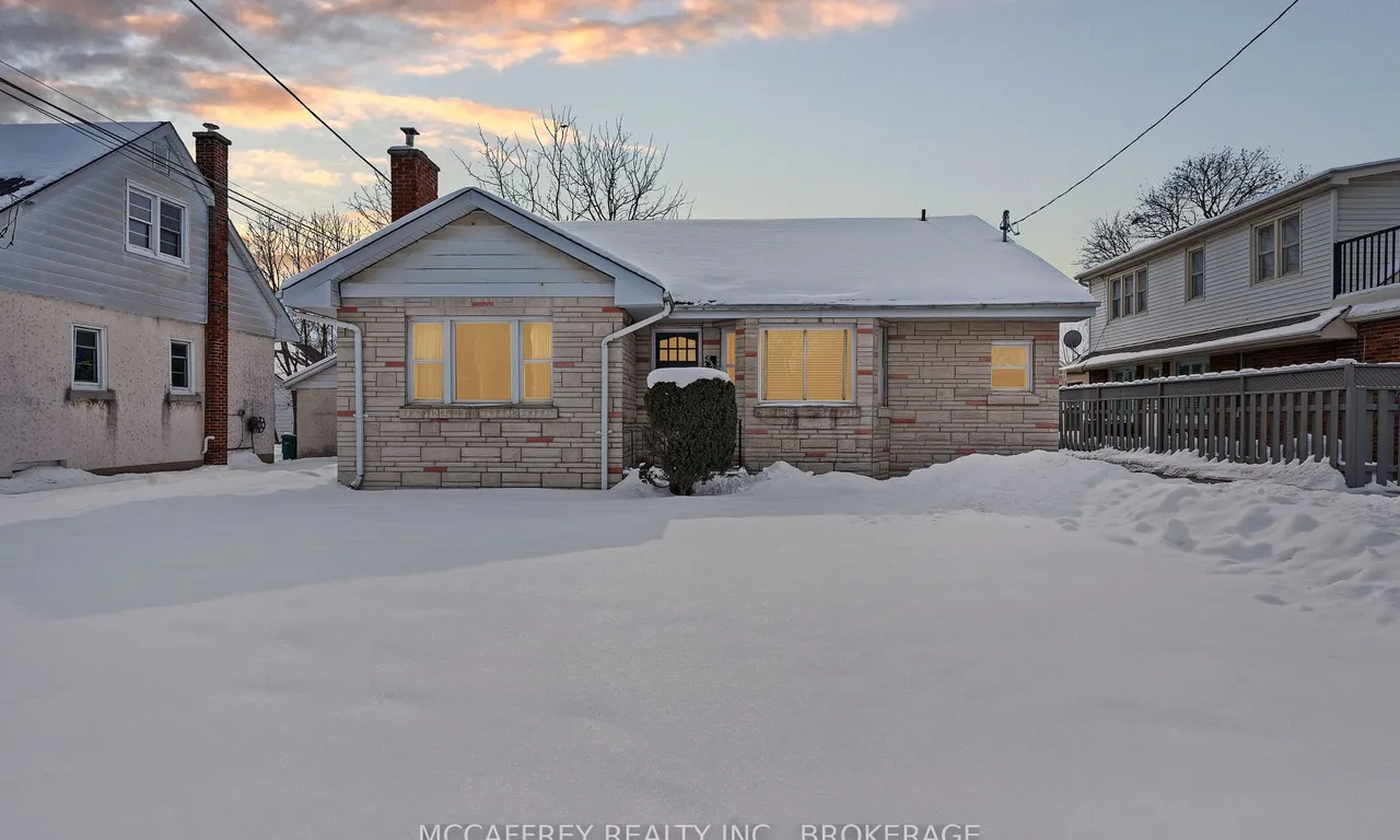 850 Johnson St, Kingston, ON K7L 2B8