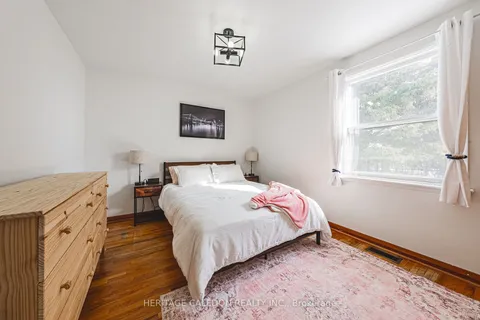 271 East 38th St, Hamilton, ON L8V 4G2